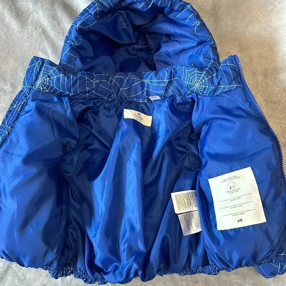H&M X Marvel  - NWOT - Spiderman puffer winter jacket. Size 18-24 months - Picture 6 of 9